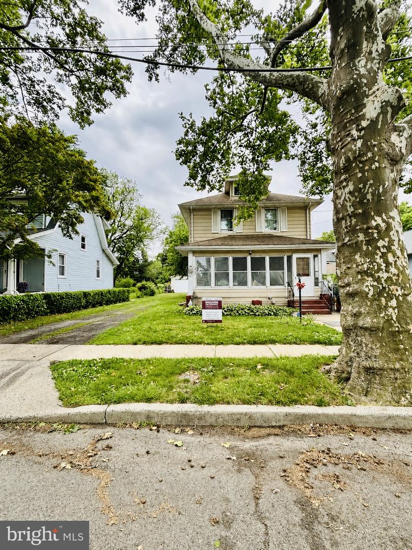 612 LIPPINCOTT AVE
