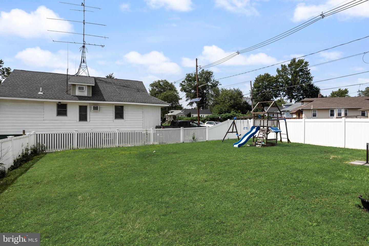 445 E Mill Rd Property Photo 33