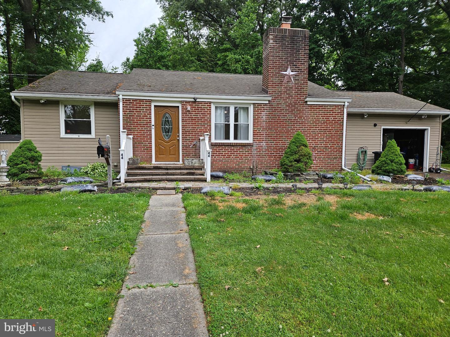 44 DEVON RD Property Photo 1
