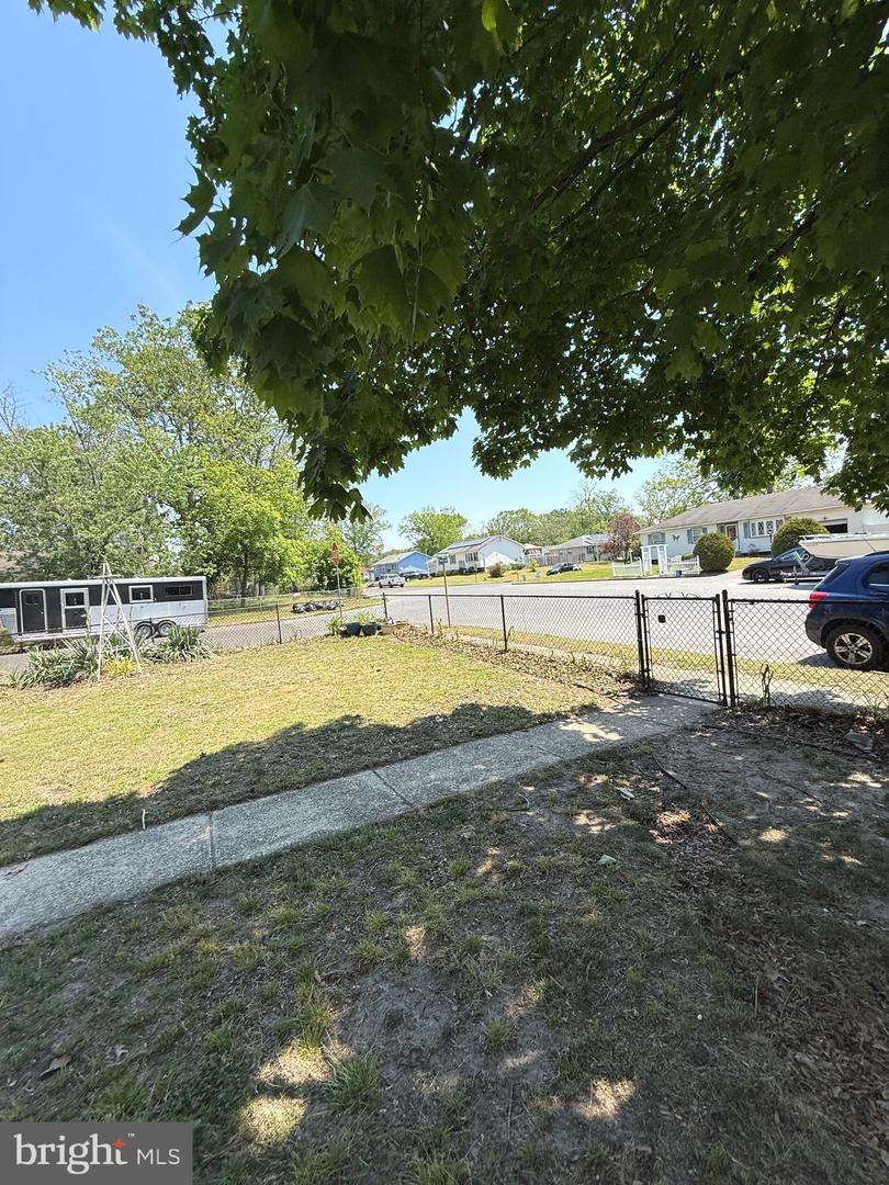 2 Spruce Blvd Property Photo 7