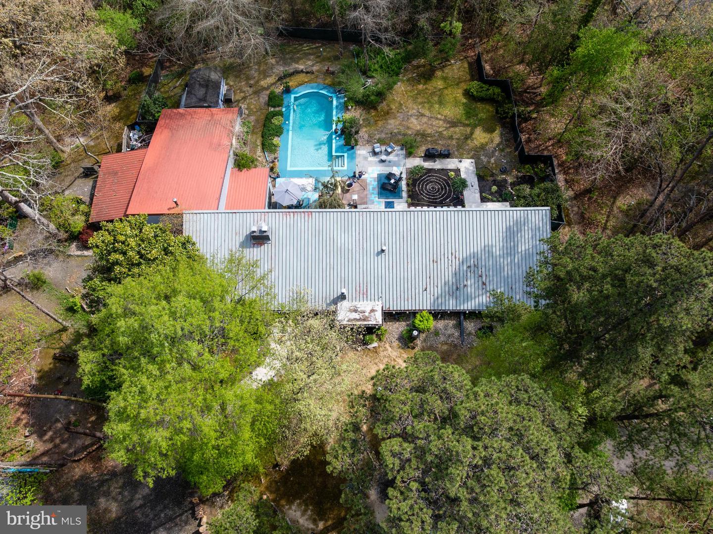 863 Mckendimen Rd Property Photo 3