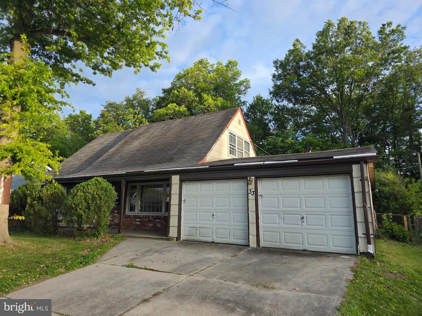 33 EVERGREEN DR Property Photo 1