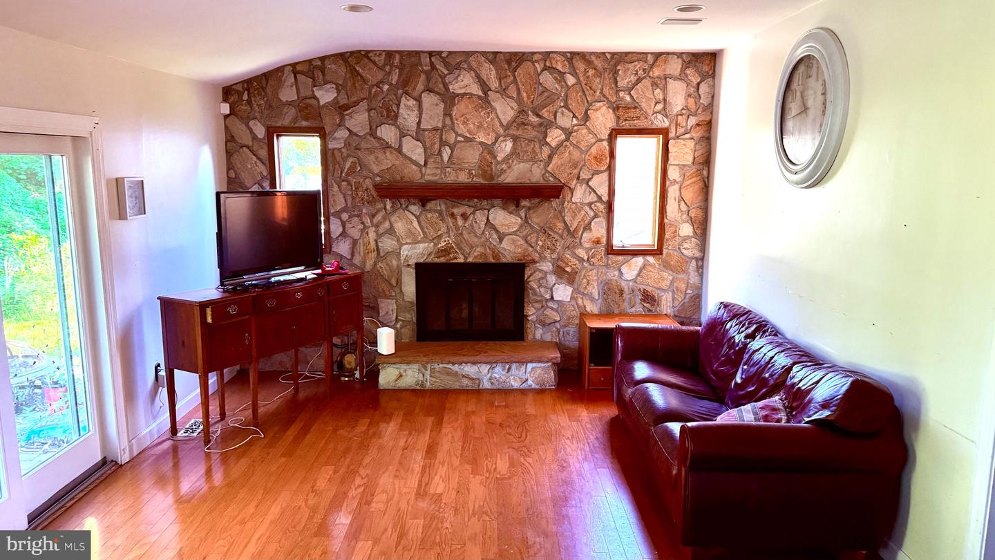 140 Jacqueline Ave Property Photo 6