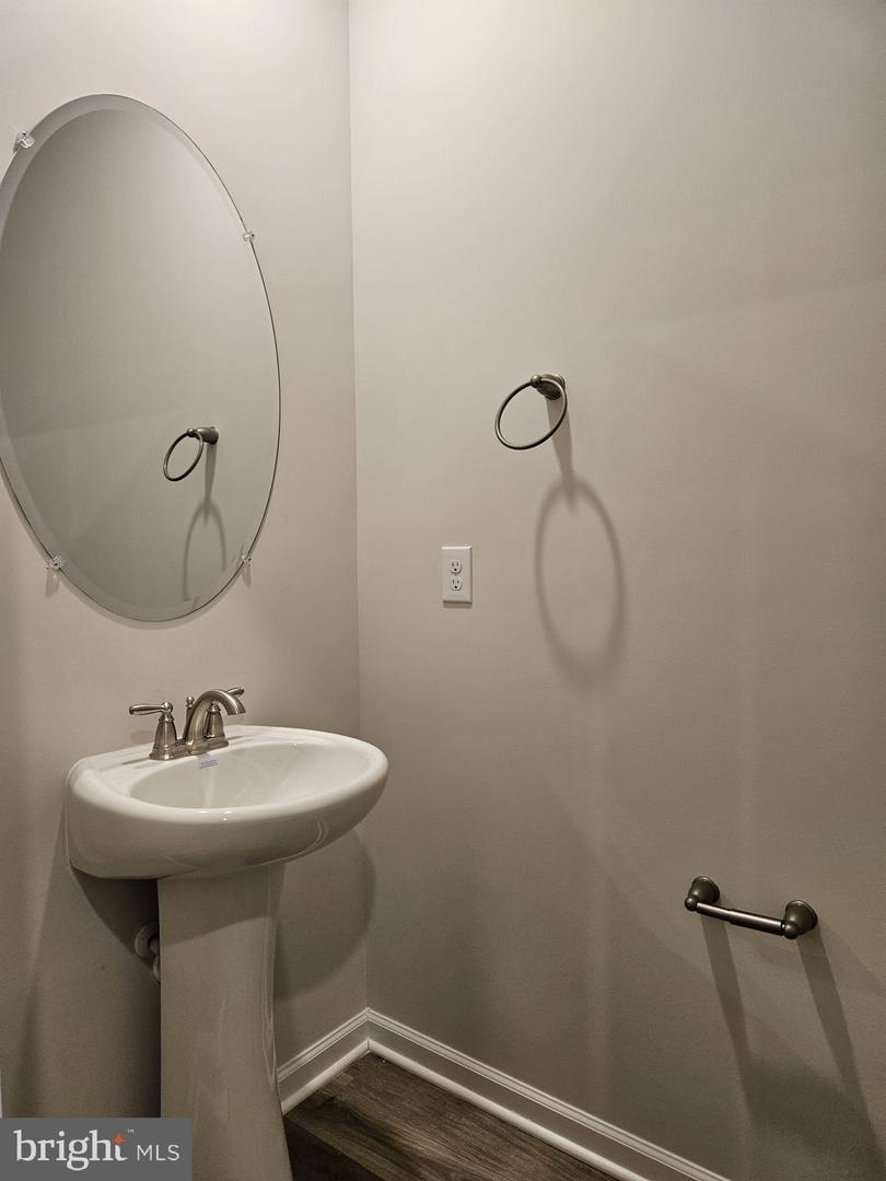 12 Eleanor Ln Property Photo 13