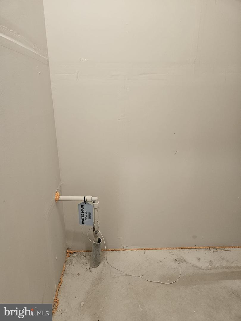 12 Eleanor Ln Property Photo 14