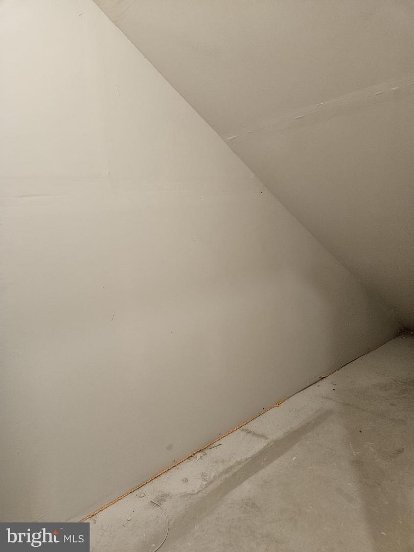 12 Eleanor Ln Property Photo 15