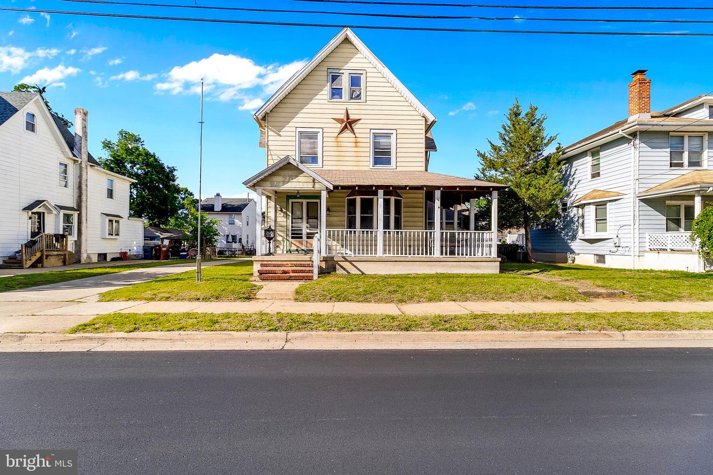 709 Bridgeboro St Property Photo 1