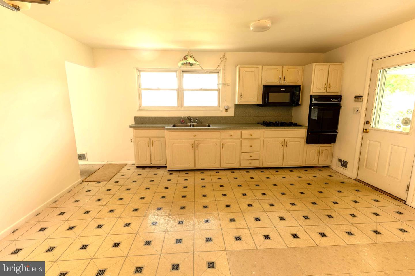 7 Lansdowne Rd Property Photo 3