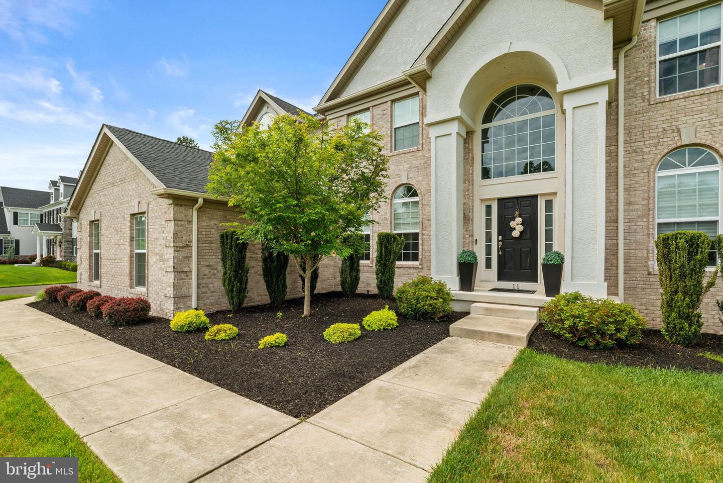 11 Aberdeen Ct Property Photo 1