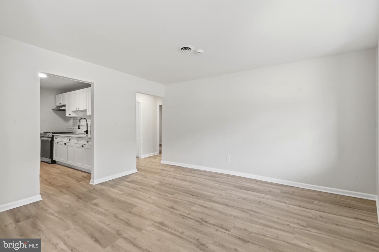 161 Kinsley Rd Property Photo 3