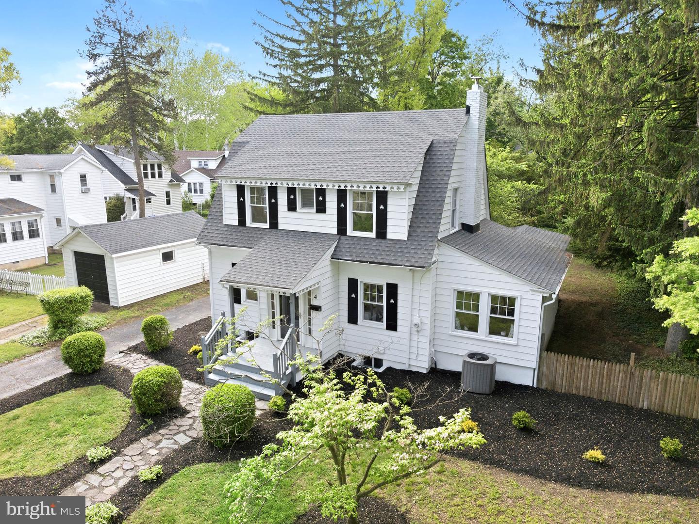4 2nd St Property Photo 3