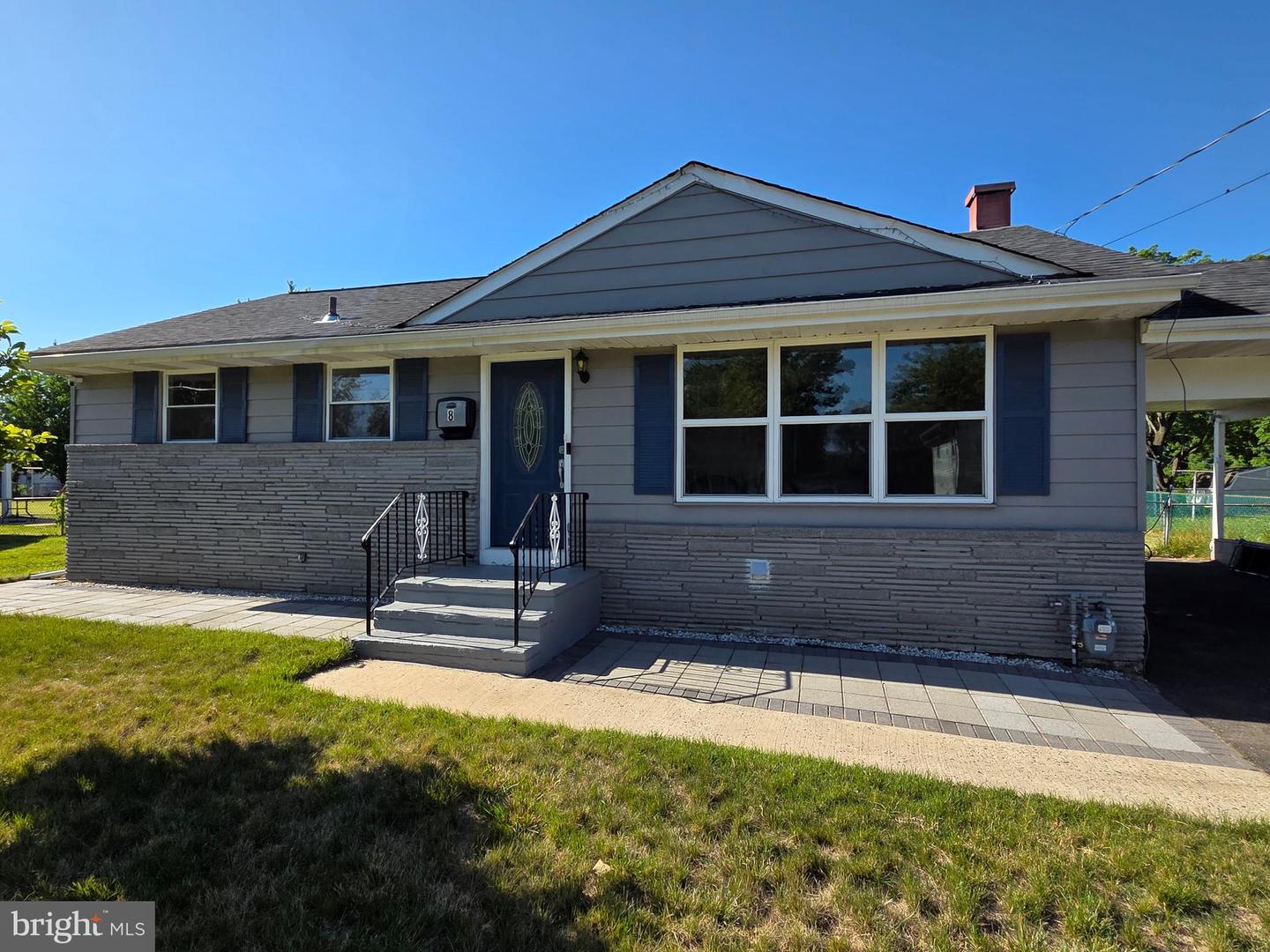 8 LACLEDE DR
