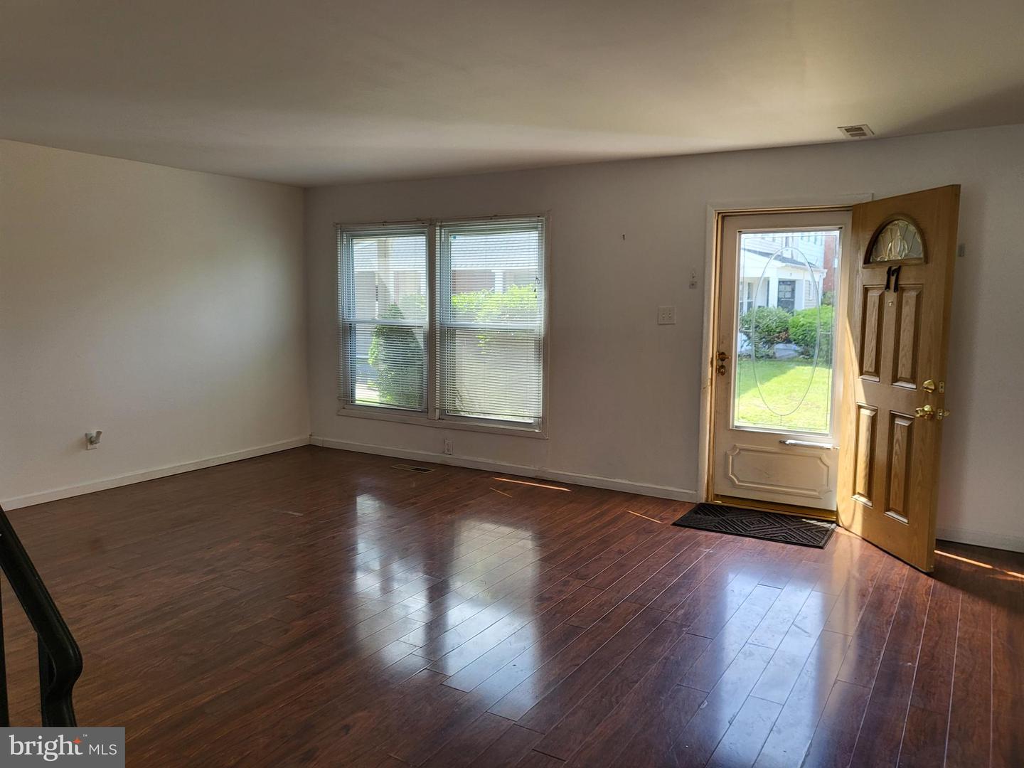 17 Roberts Pl Property Photo 3