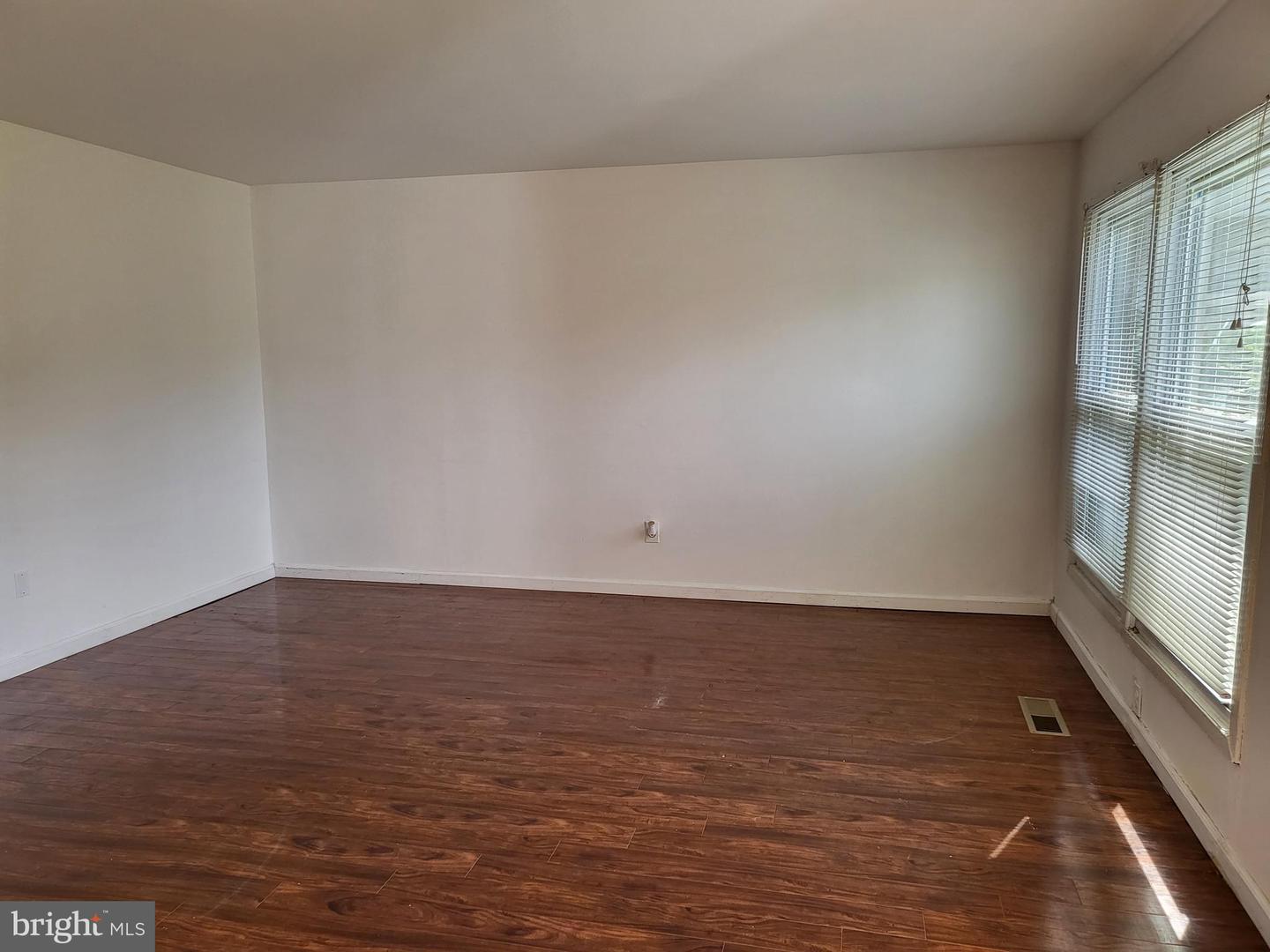17 Roberts Pl Property Photo 4