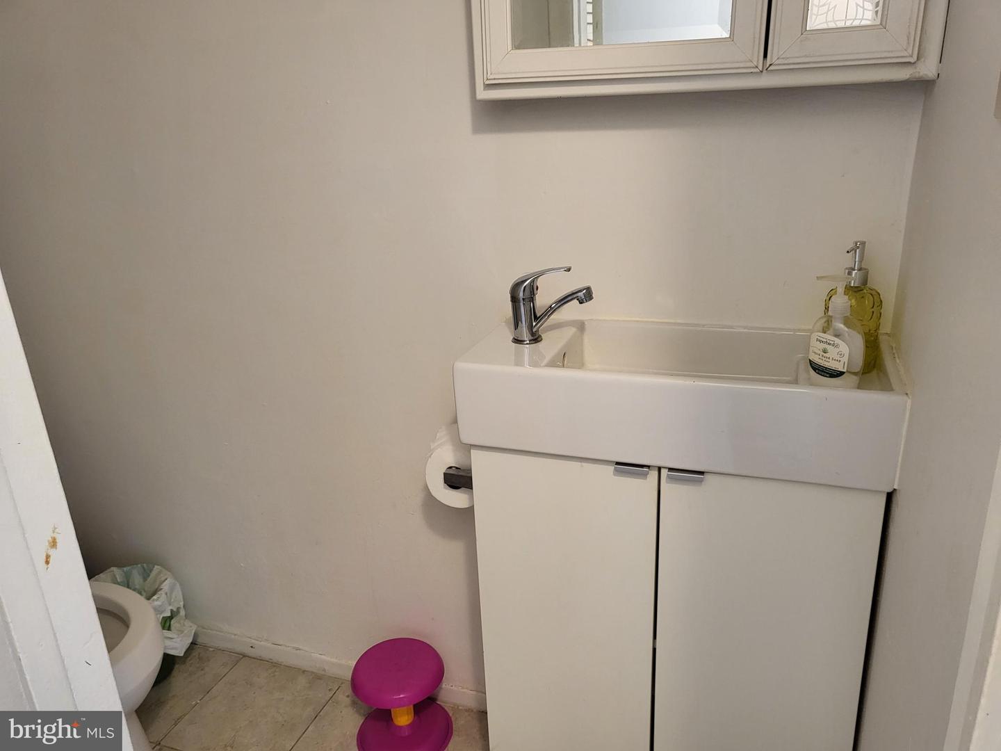17 Roberts Pl Property Photo 7