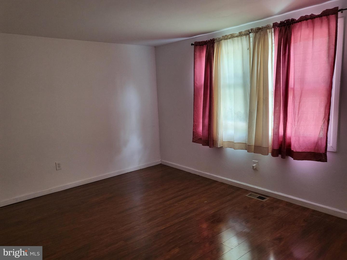 17 Roberts Pl Property Photo 8