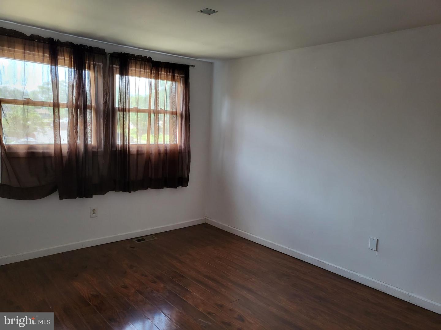17 Roberts Pl Property Photo 9