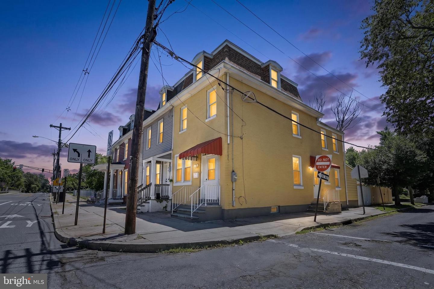 348 E Broad St Property Photo 6