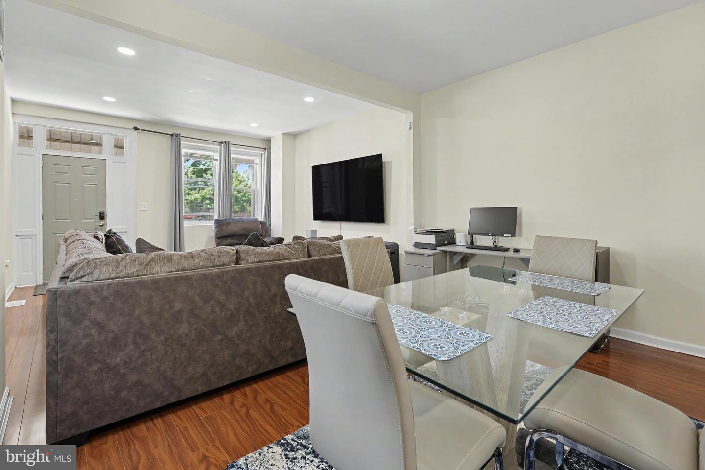 348 E Broad St Property Photo 11