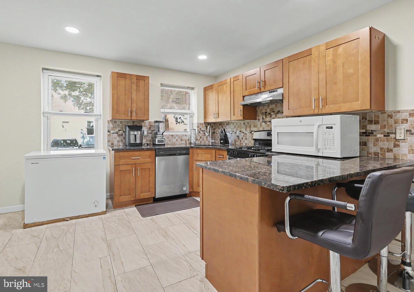 348 E Broad St Property Photo 15