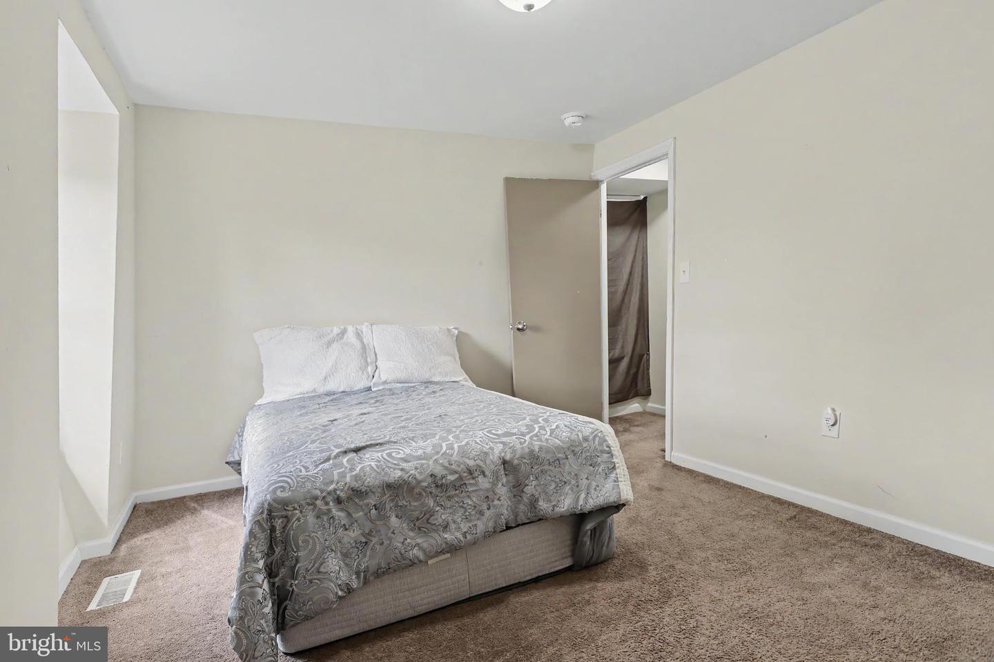 348 E Broad St Property Photo 24
