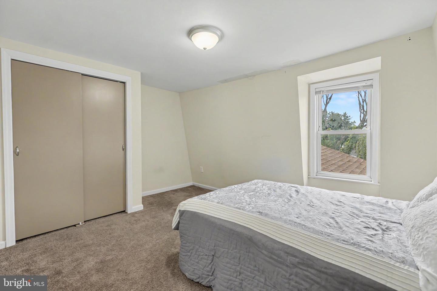 348 E Broad St Property Photo 25