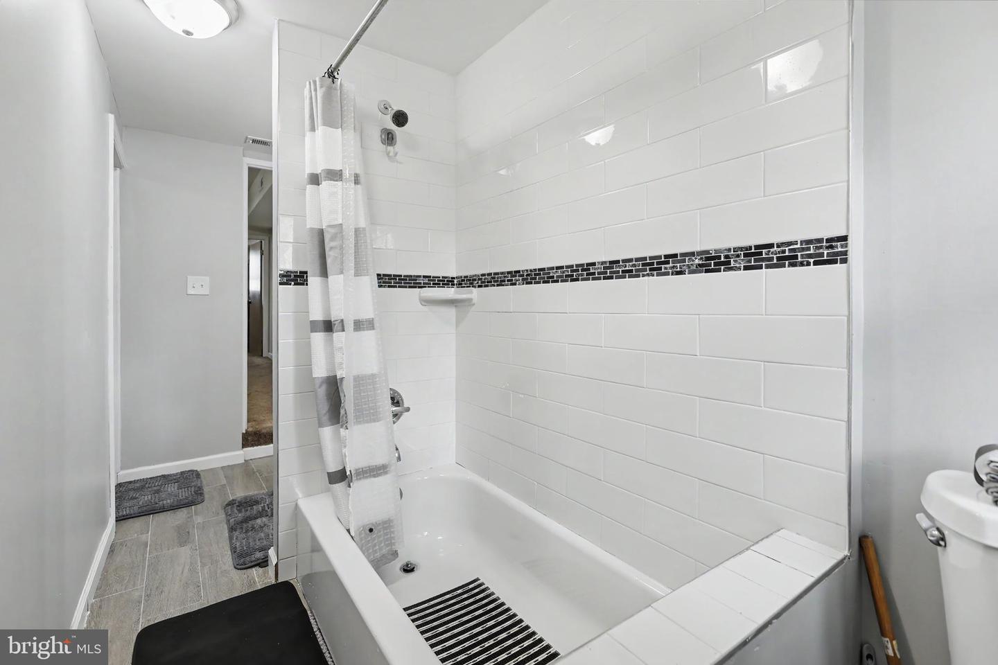 348 E Broad St Property Photo 28
