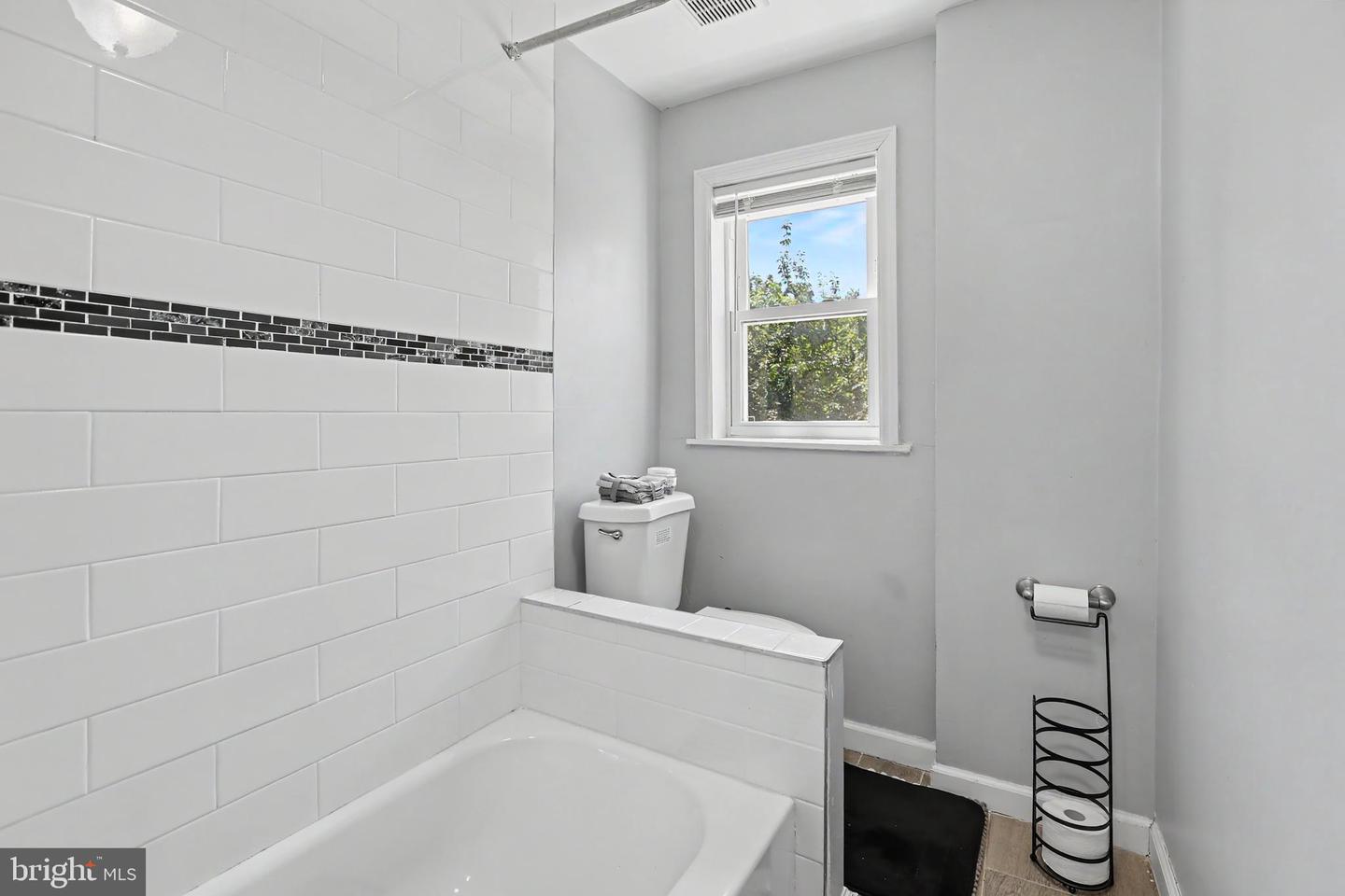348 E Broad St Property Photo 31