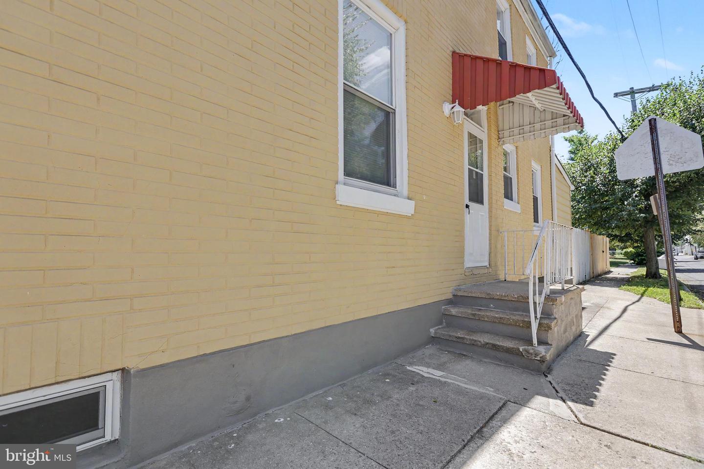 348 E Broad St Property Photo 34