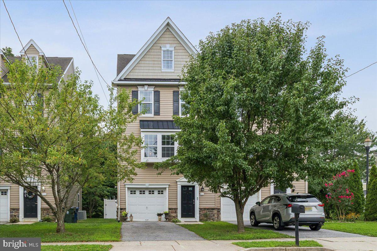 602 Cinnaminson St Property Photo 1