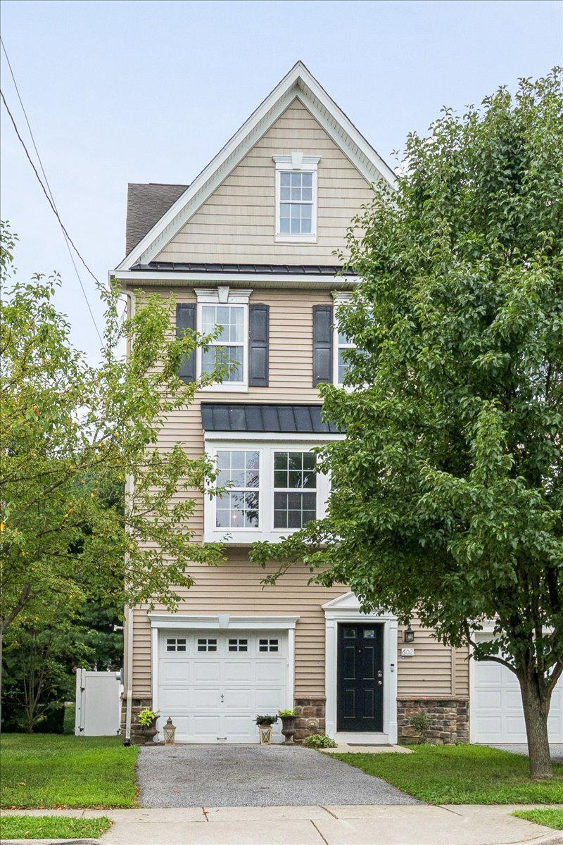 602 Cinnaminson St Property Photo 2