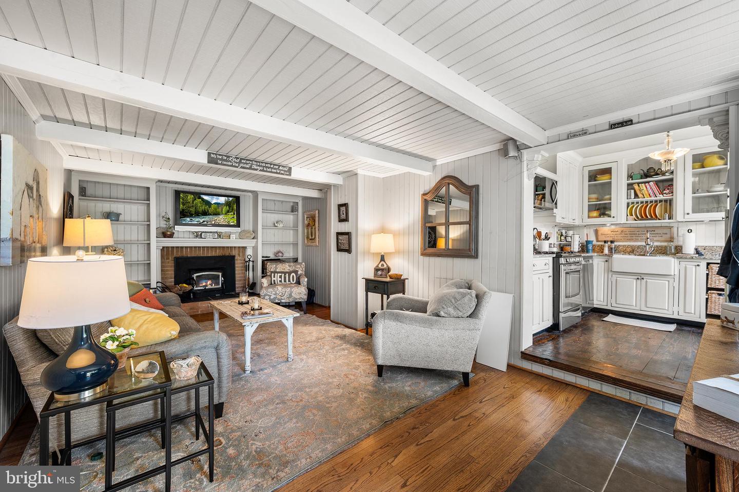 310 PEACHTREE LN