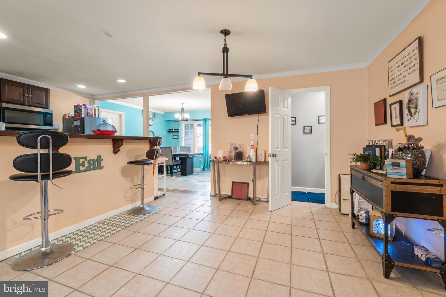 10 Bently Ln Property Photo 2