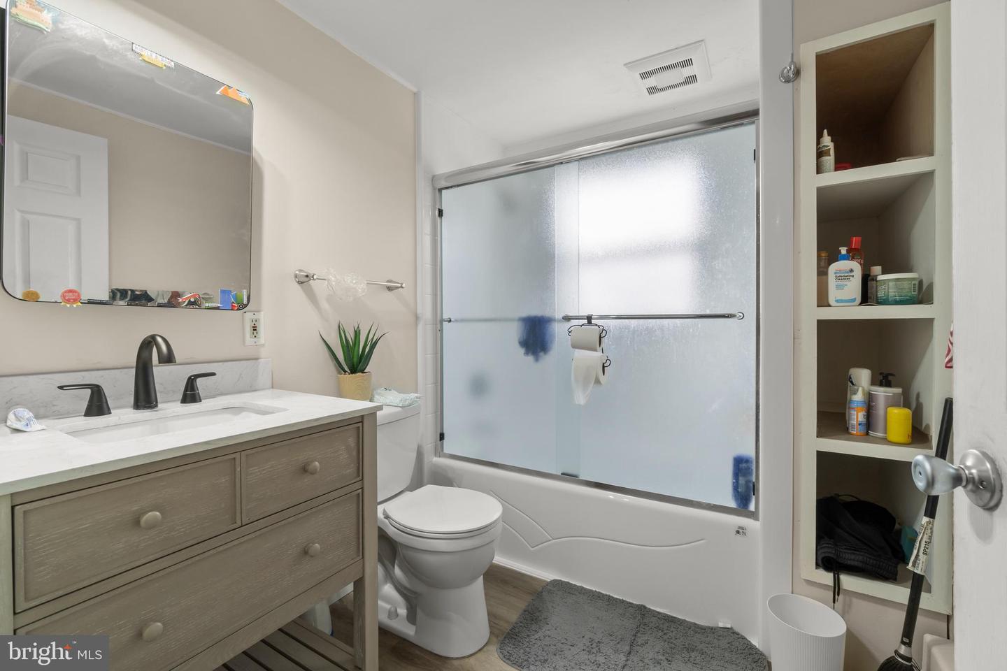 10 Bently Ln Property Photo 5