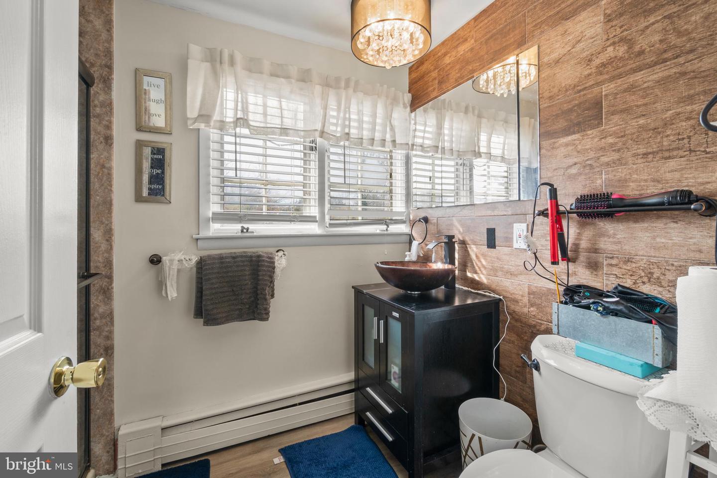 10 Bently Ln Property Photo 6