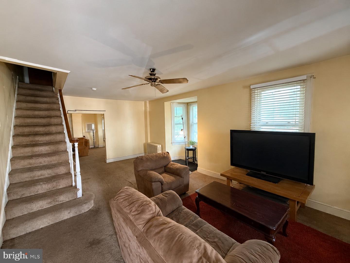438 Saint Mary St Property Photo 2