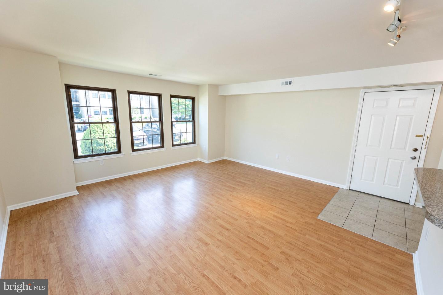 6 Chelmsford Ct Property Photo 2