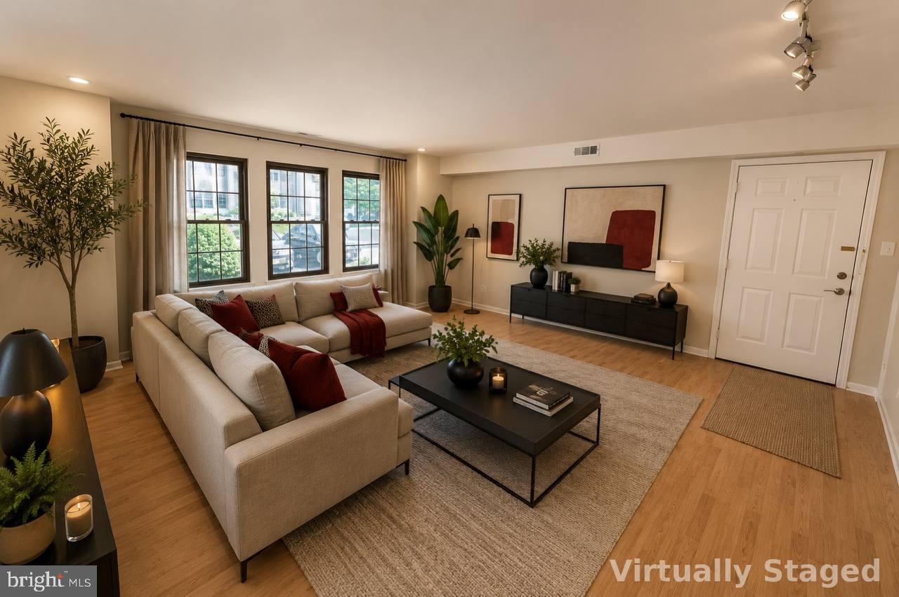 6 Chelmsford Ct Property Photo 3