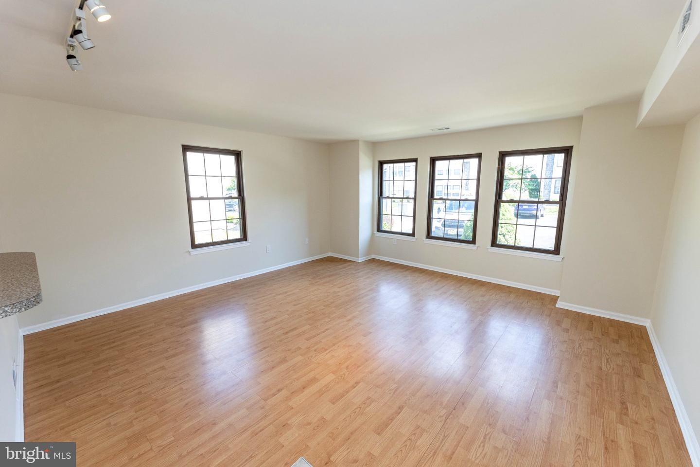 6 Chelmsford Ct Property Photo 4