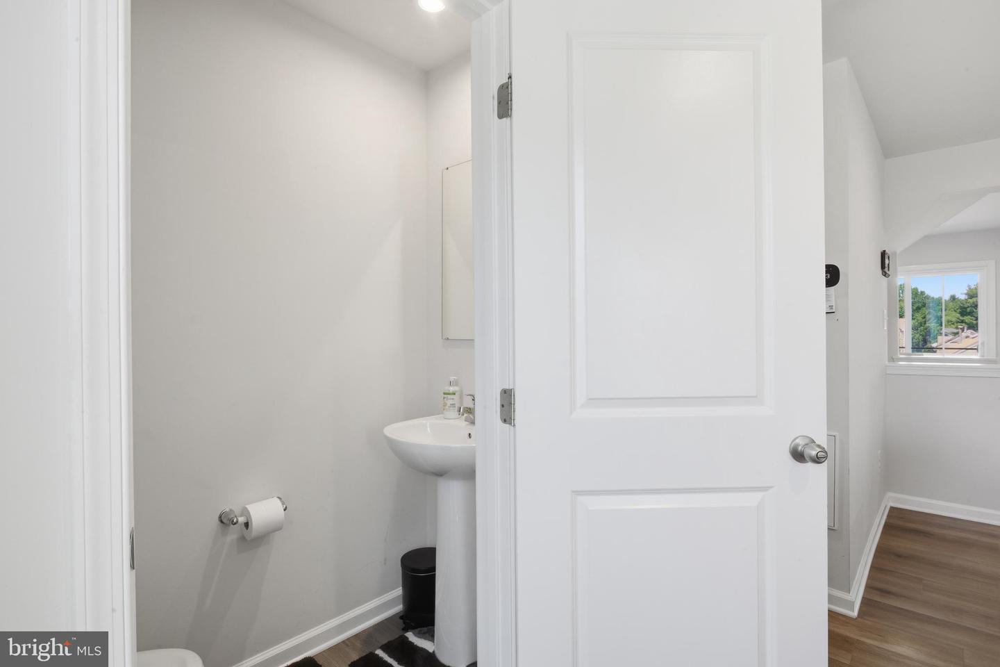 9-f Floyd Ave Property Photo 33