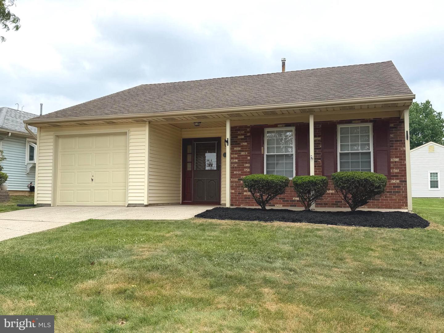111 CARRIAGE HILL CT Property Photo 1
