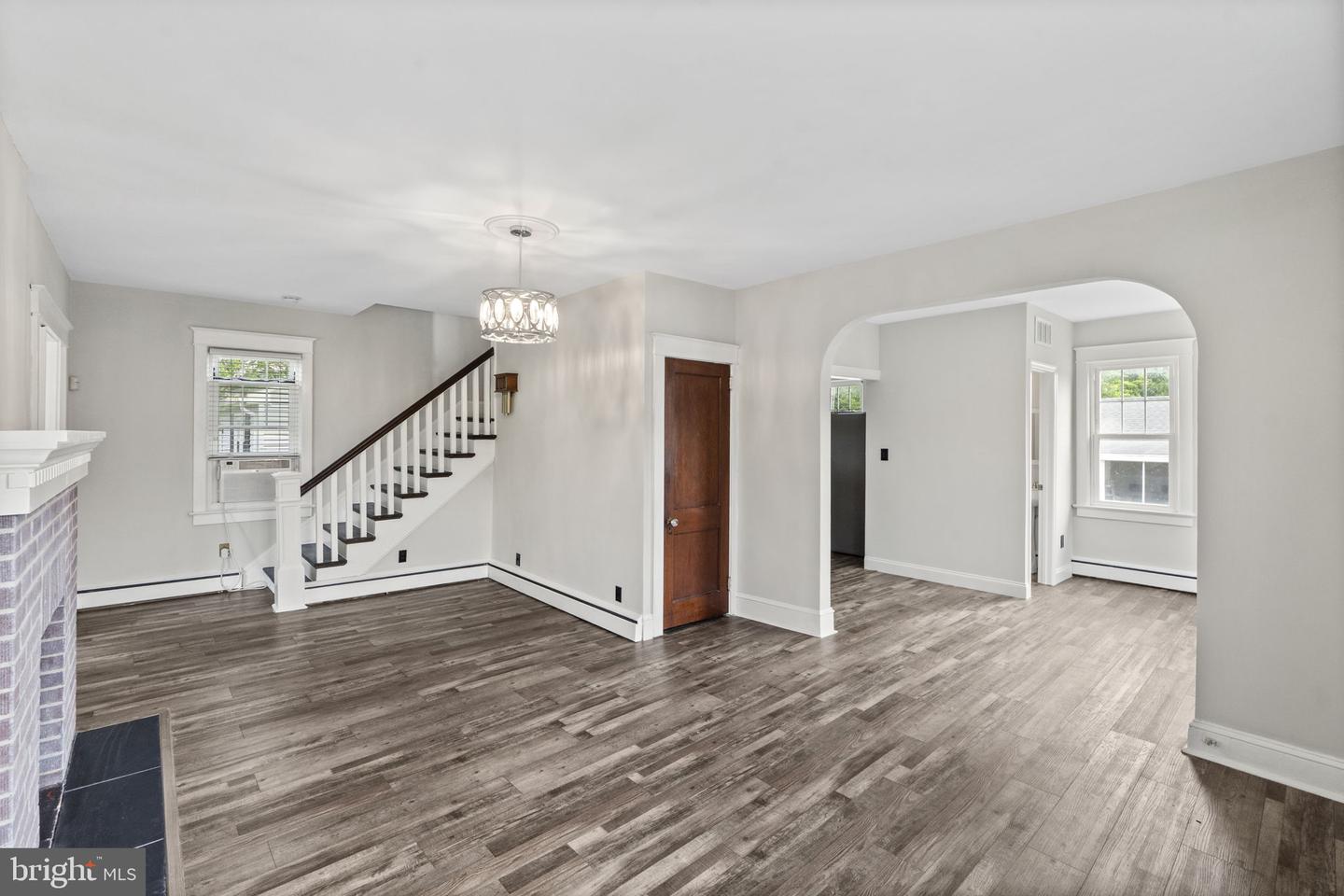 573 Chelton Ave Property Photo 3