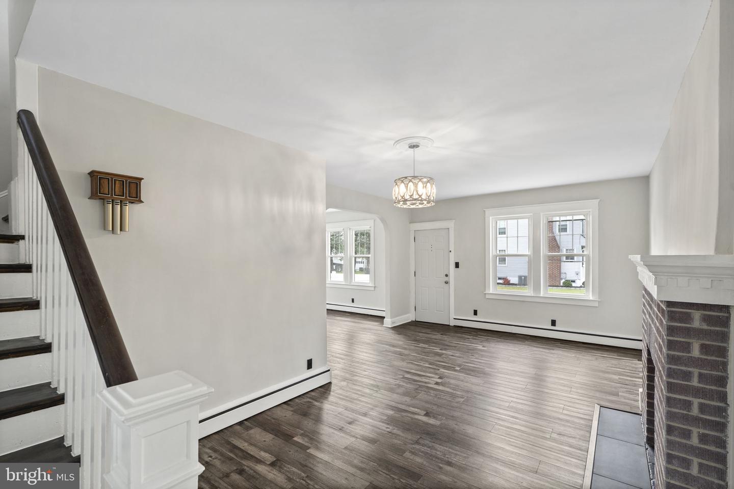 573 Chelton Ave Property Photo 4