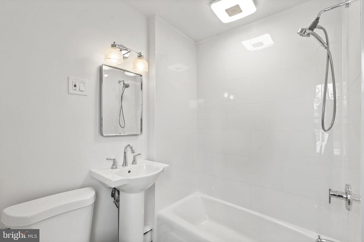 573 Chelton Ave Property Photo 16