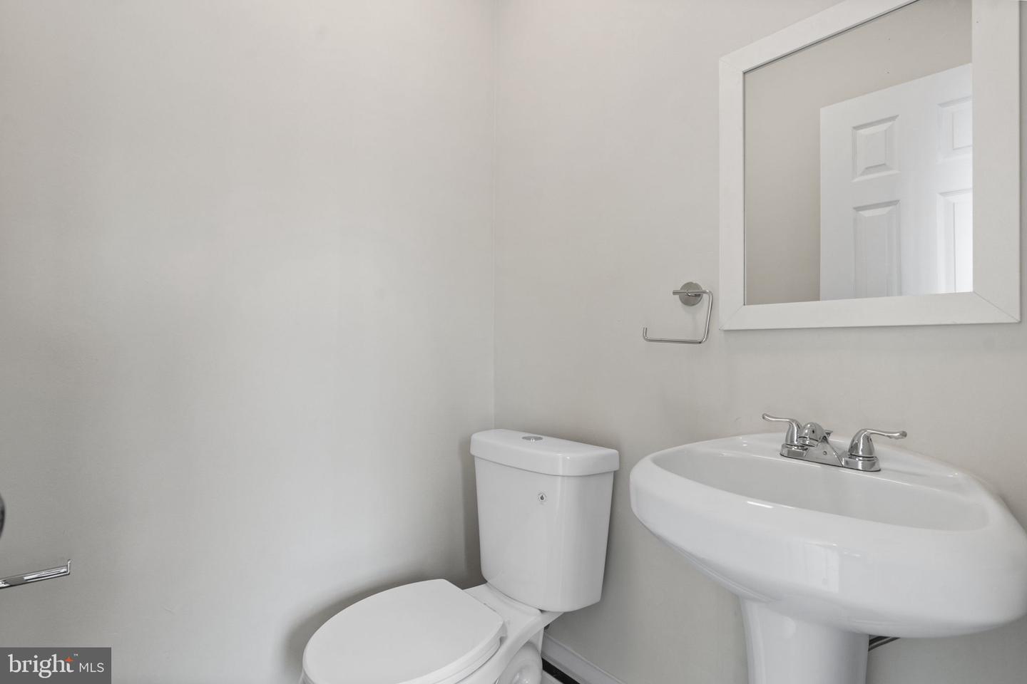 573 Chelton Ave Property Photo 17
