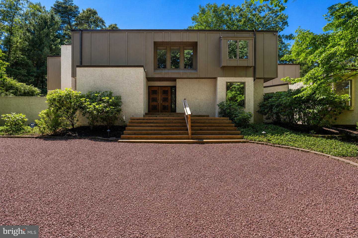11 Pinecrest Dr Property Photo 1