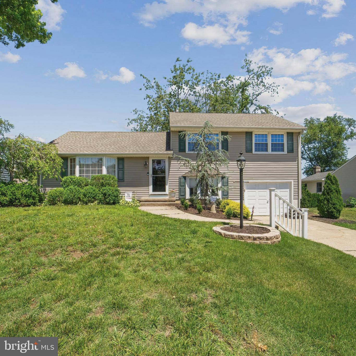204 Dickens Dr Property Photo 1