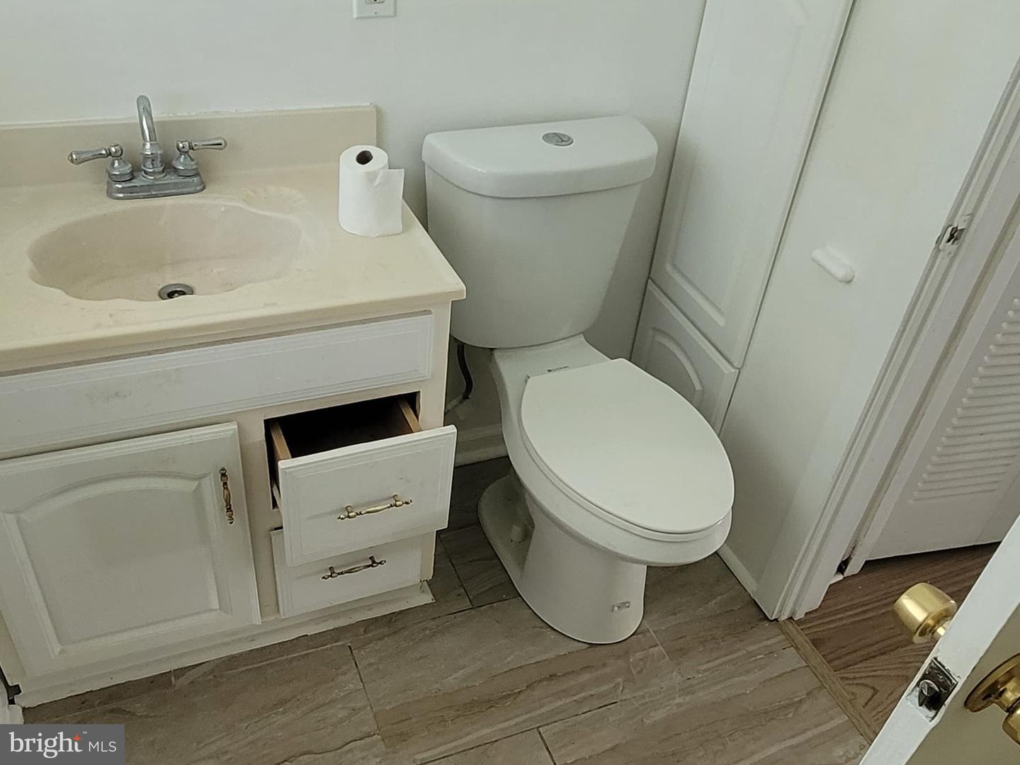 5 Pastoral Ln Property Photo 7