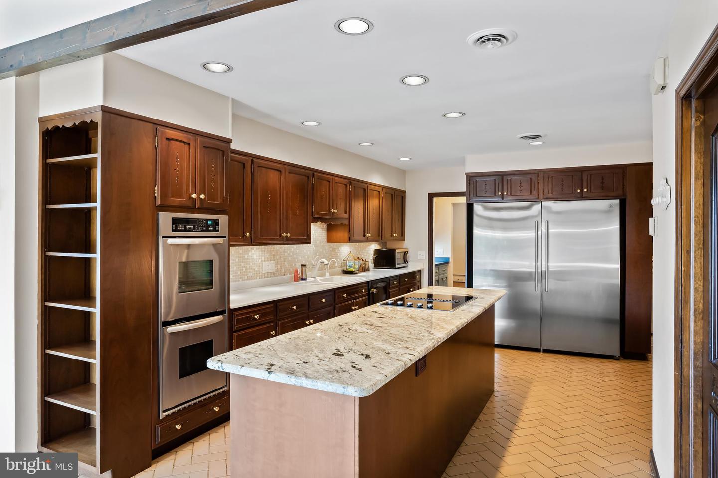 1205 Golf Rd Property Photo 8