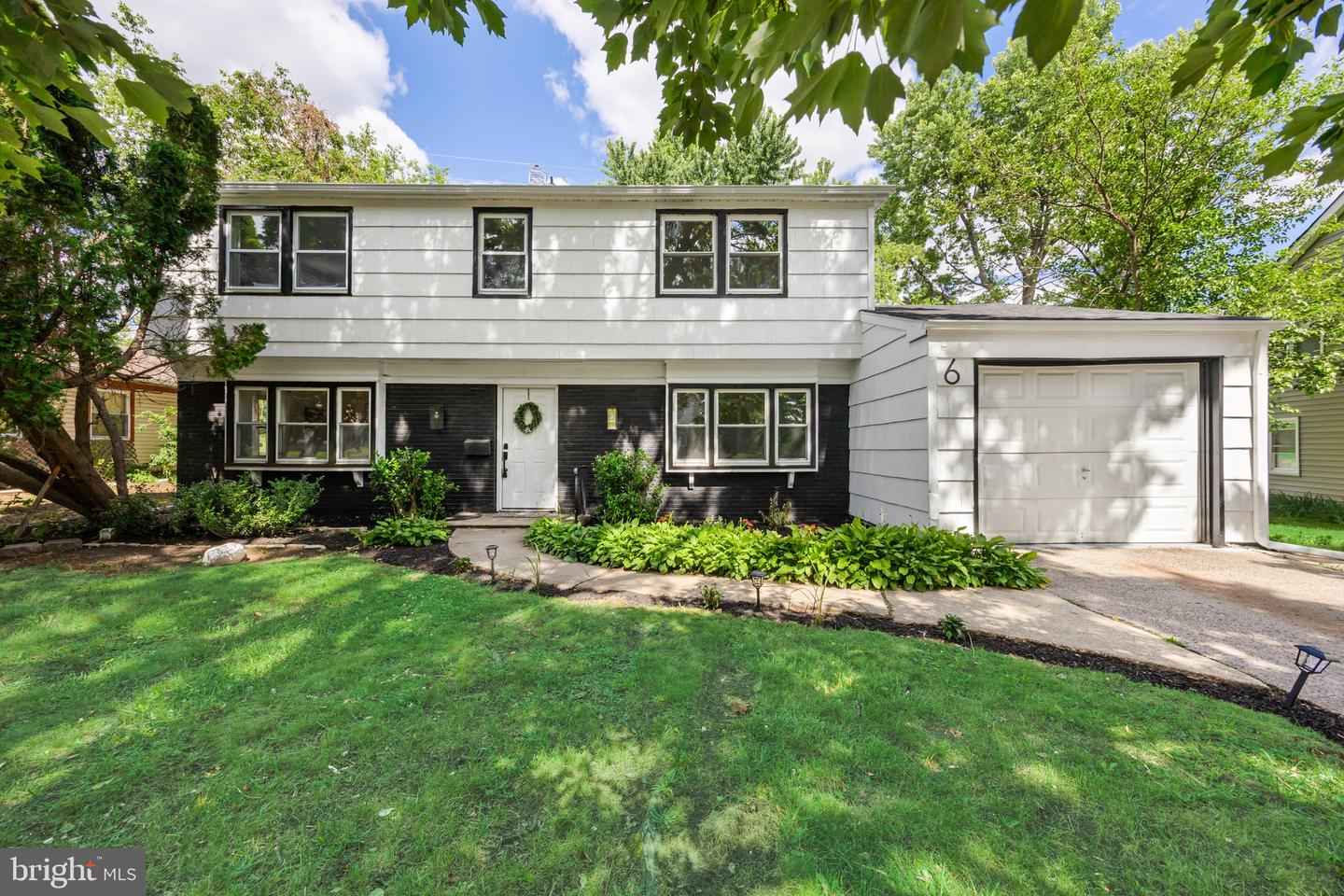 6 Hasting Ln Property Photo 1